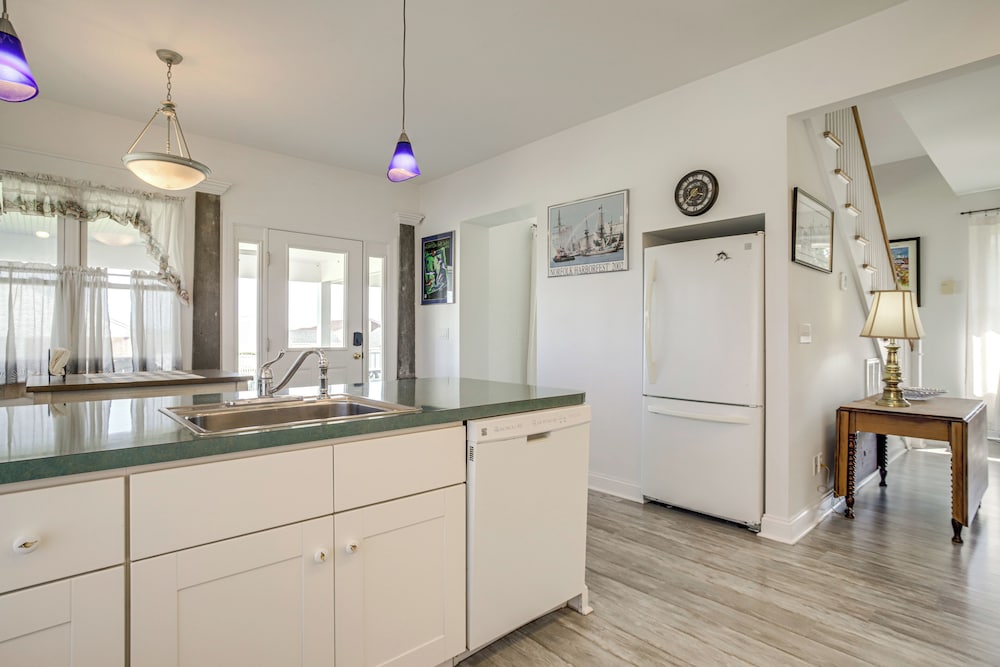 < 1 Mi to Boat Ramp: Coastal Virginia Hideaway