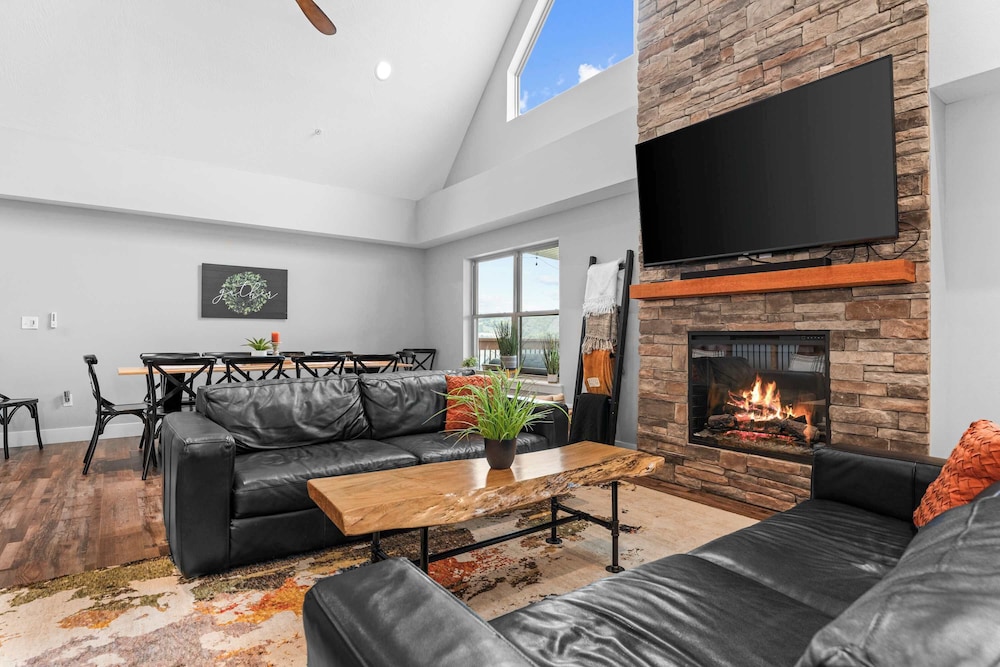 Green Wood Getaway for 18