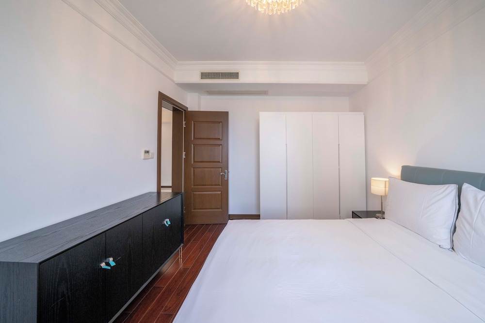 Tyms Xintiandi Elegant 3BR 2BA APT