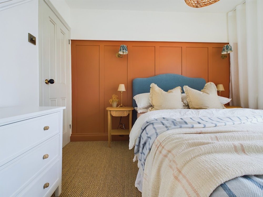 Seaside Cottage Retreat in Leigh-on-sea