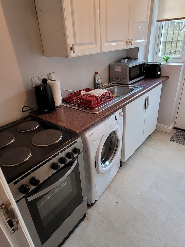 2-bed Apartment, Sleeps 4,on-site Parking view 5
