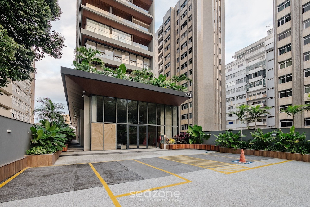 Stay With Style and Convenience in Salvador LIV