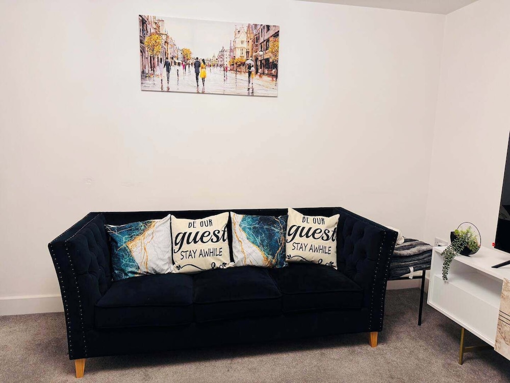Modern Easedale House - 3 Bed House in Hornchurch