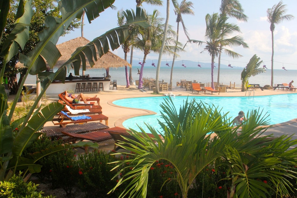 The Beach Village - Hostel