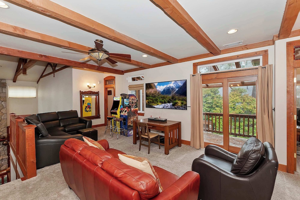 Matterhorn Peak Lodge – Upscale Mountain Escape