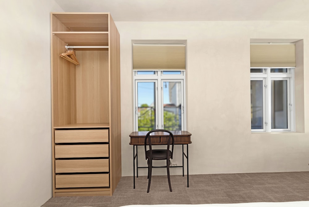 Central Guest House - Private Bathroom