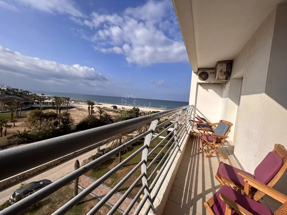 Beautiful Seafront Vacation Apartment