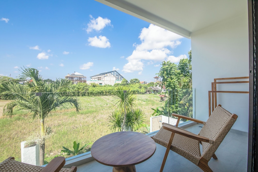 4 Bd Seminyak Retreat, Rice Fields 4 Mins to Beach