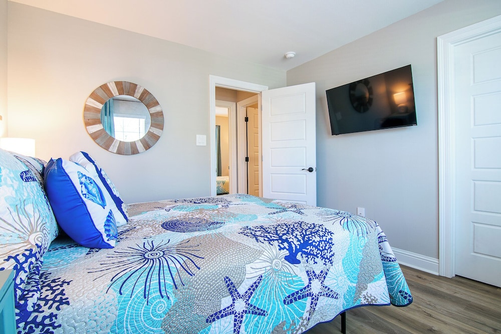 Stylish, Brand NEW 3 Bed Cottage, Beach Front, DOG Friendly!