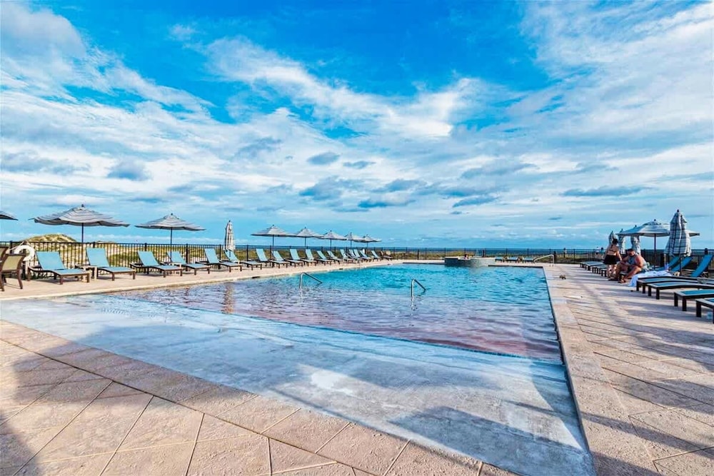 Gulf Shores Hideaway Walk to Waves Pool Golf Views