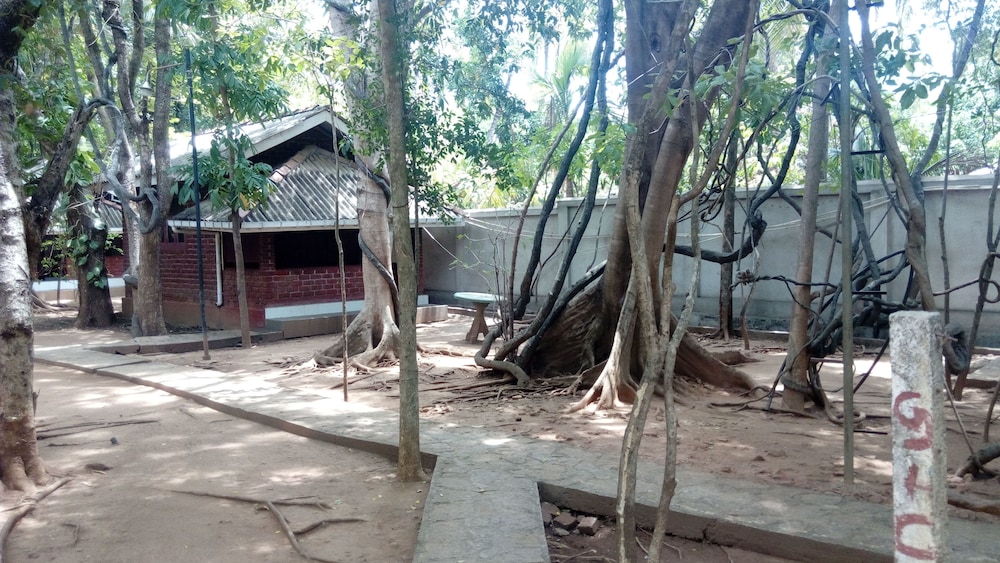 Sarathchandra Tourist Guest House