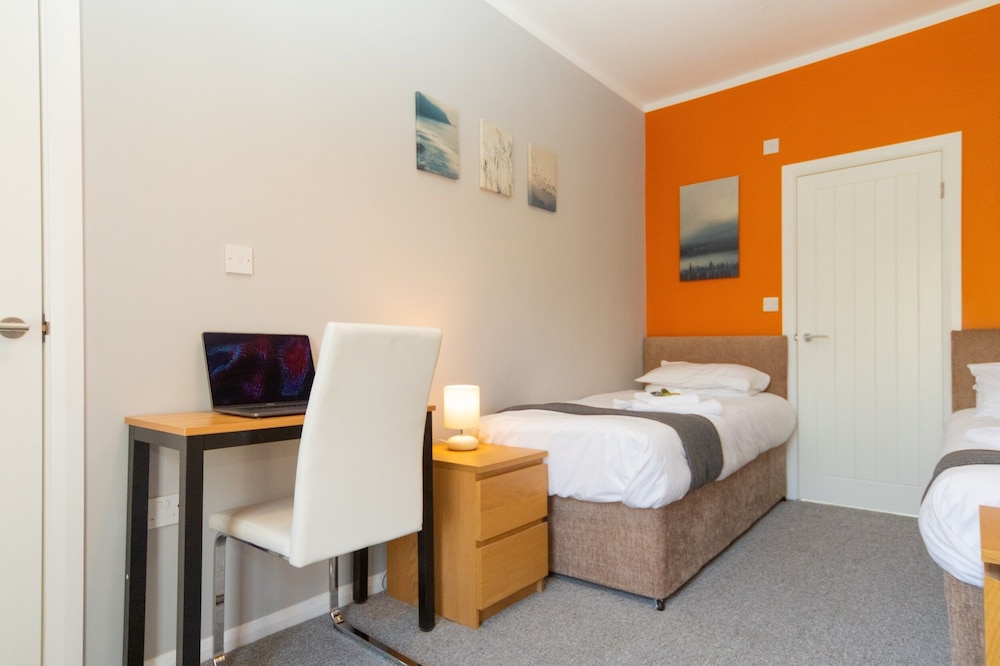 Newly Renovated Warm & Cosy 3bed House view 5
