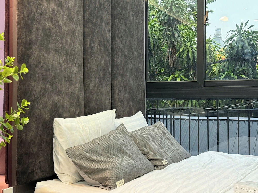 Unite StayCation Nhieu Tu