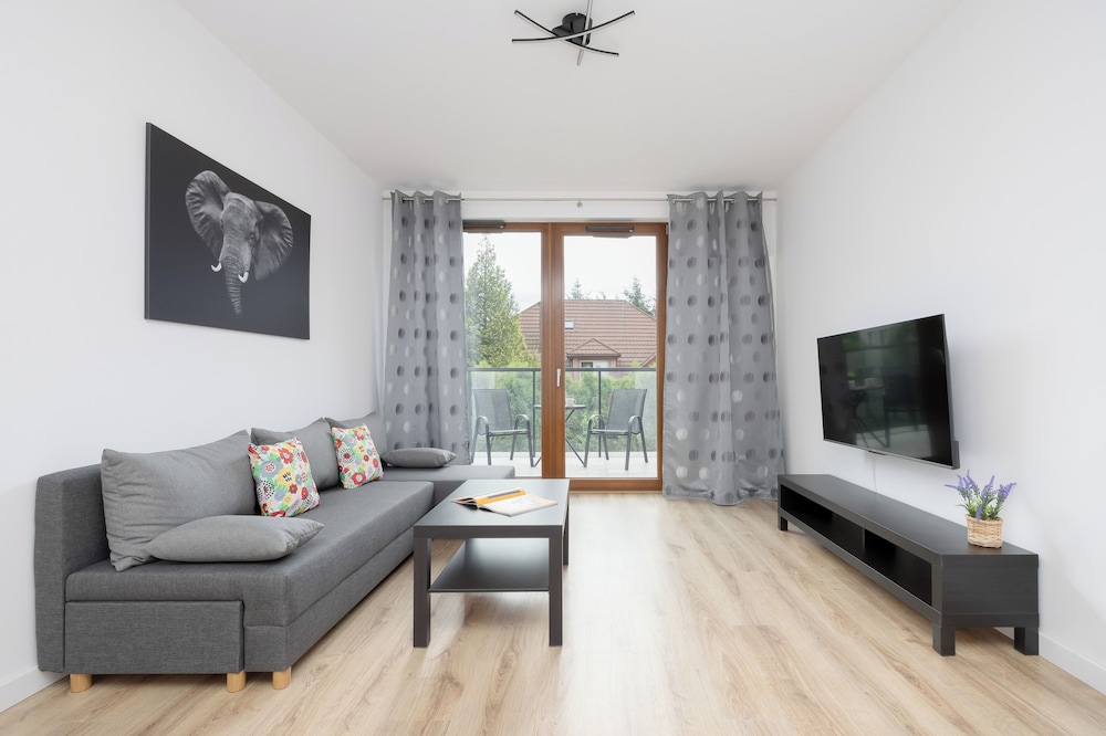 Workspace With Parking by Renters view 2