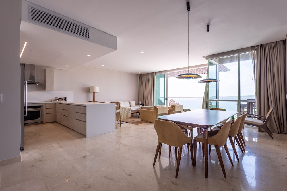 Oceanview 3BR Condo w spa gym