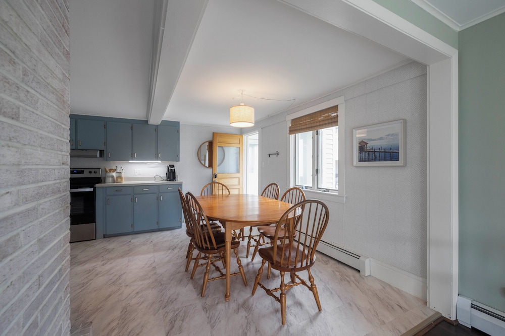 Maine Escape Beachy 2 Bdr!