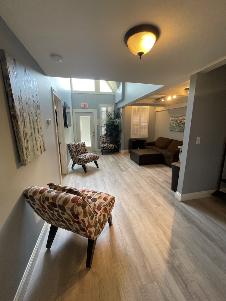 Harbour Square Suites