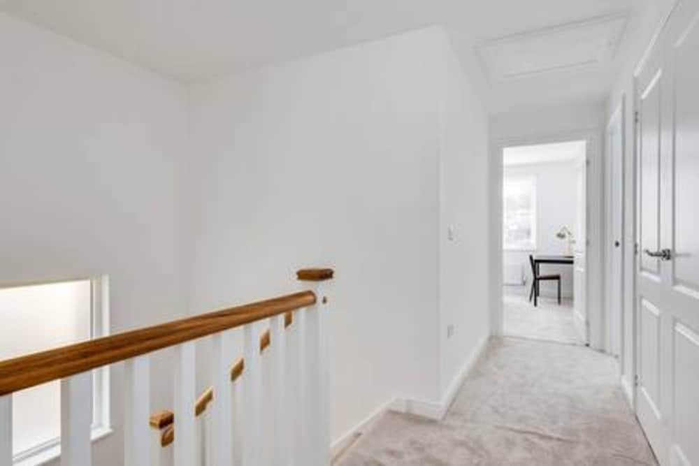 Stylish 4-br House With 3 Ensuite Free Parking