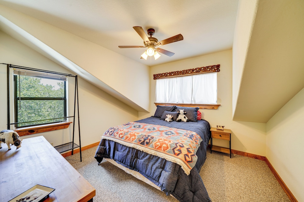 Swim, Hike & Unwind: Serene Hill Country Retreat