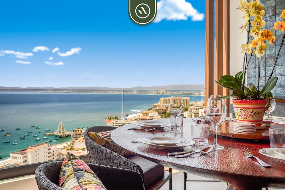 Condo With Oceanview - 2BR Condo - Rooftop Pool