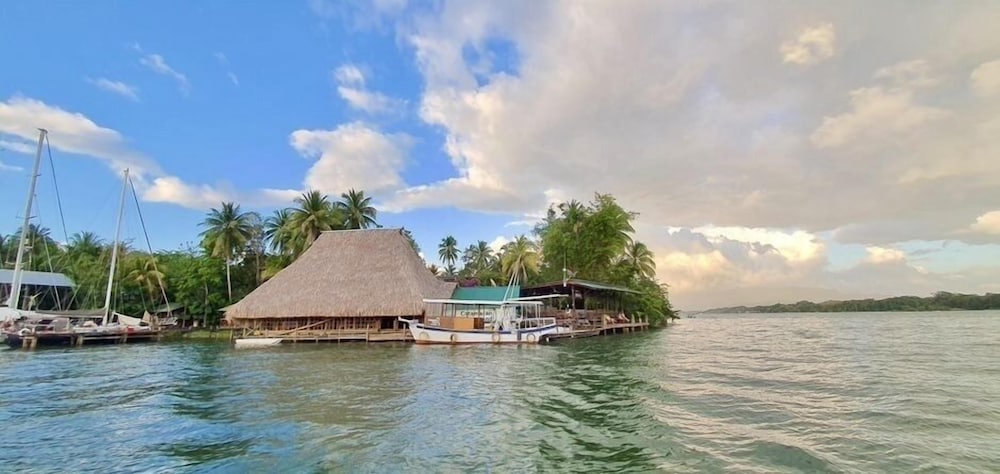 Hotel Catamaran - Property Image 10