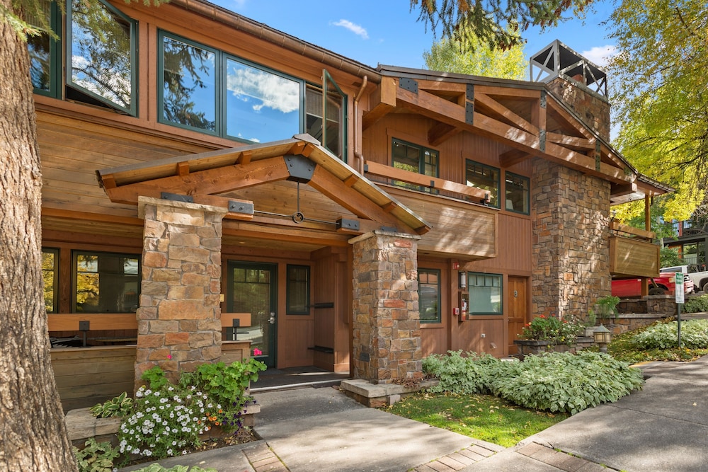 Aspen Condo w/ Pool, Hot Tub & 2 Blocks to Gondola - FH4 by RedAwning