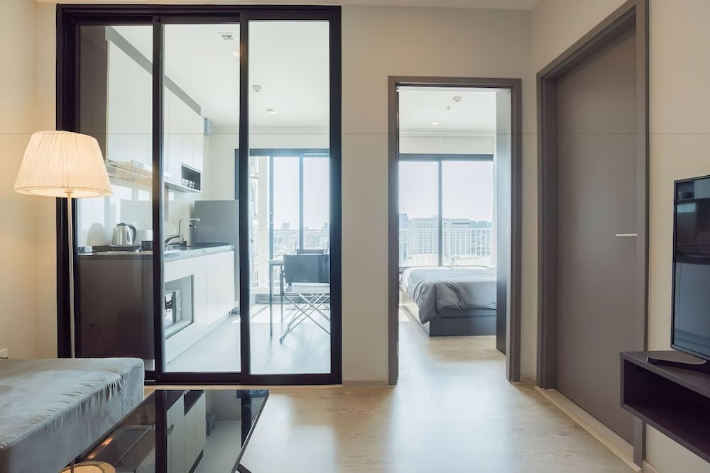 Best Location of Pattaya, Sky Pool and Close to The Beach