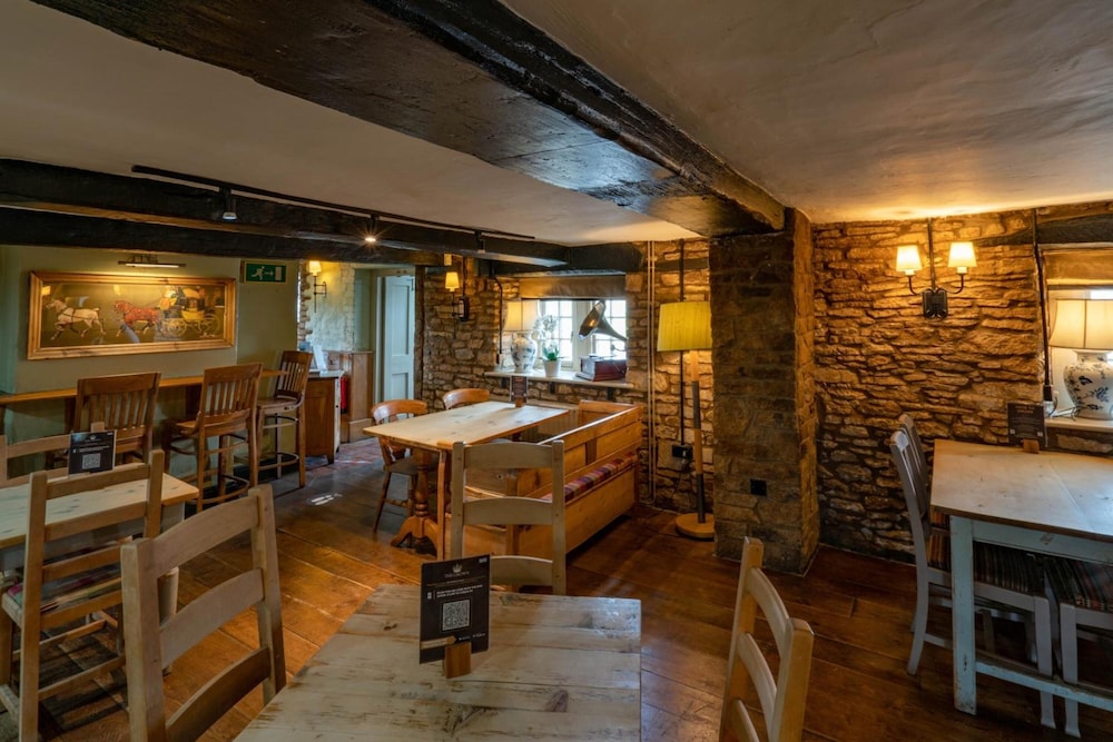 Chippenham Vacations - Crown Inn - Property Image 8