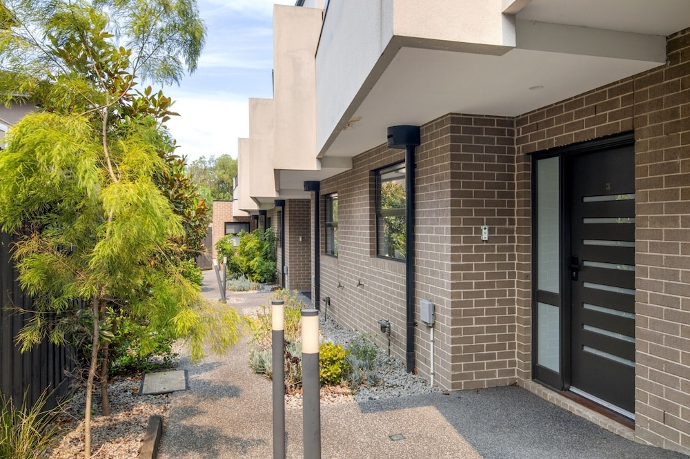 Relaxing Family Townhouse Near Melbourne's