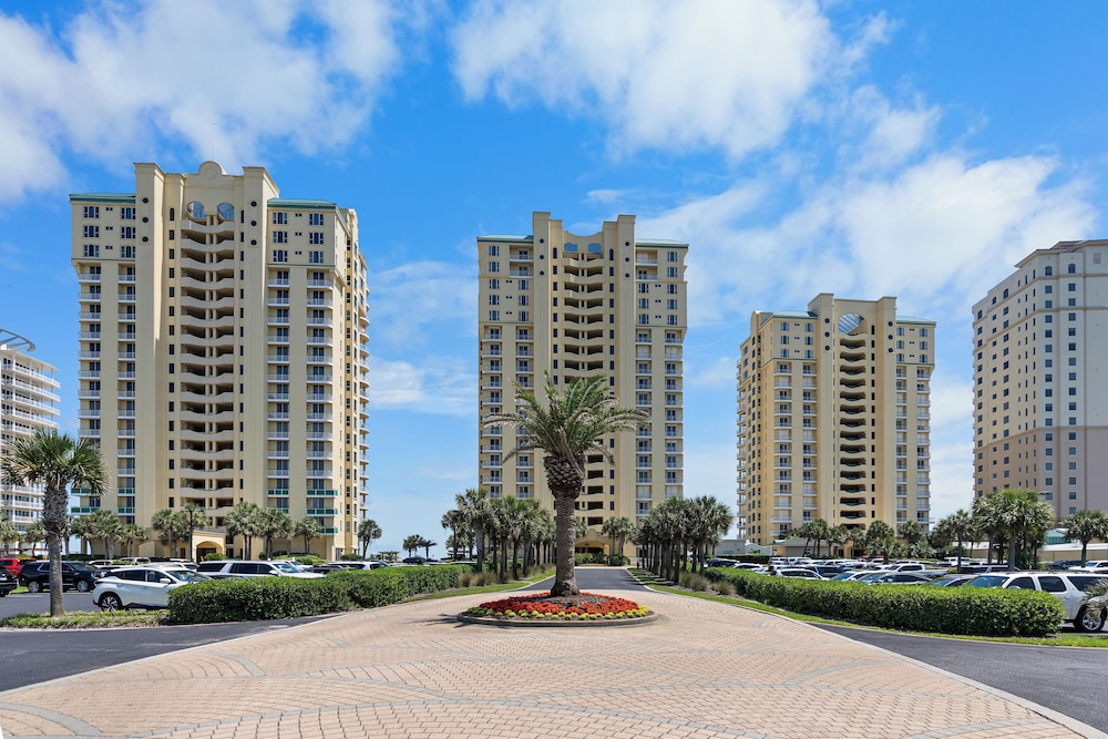 Beach Colony W7C - Covered Parking Included
