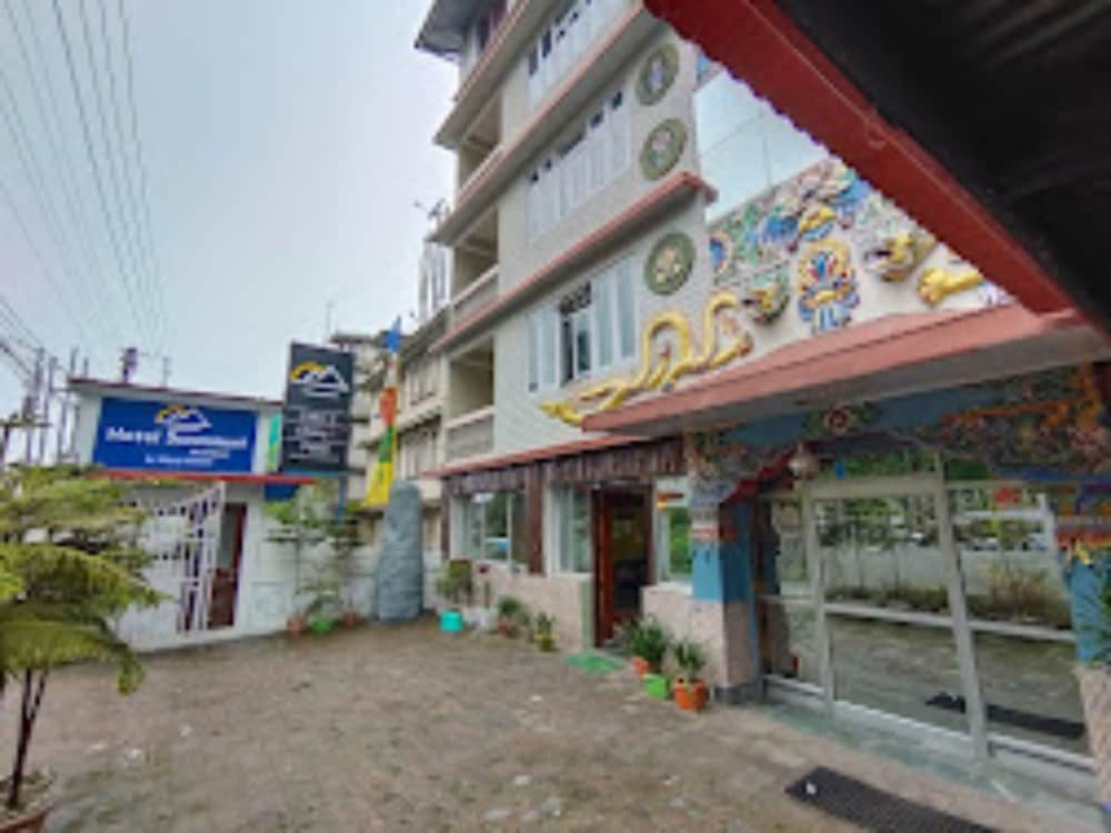 Goroomgo Sunmount Mayal Retreat Gangtok