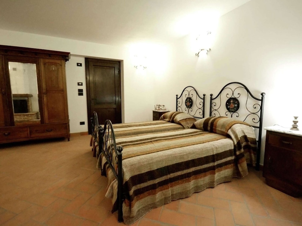 Holiday Home in Tuscany With Pool & Vineyards view 4