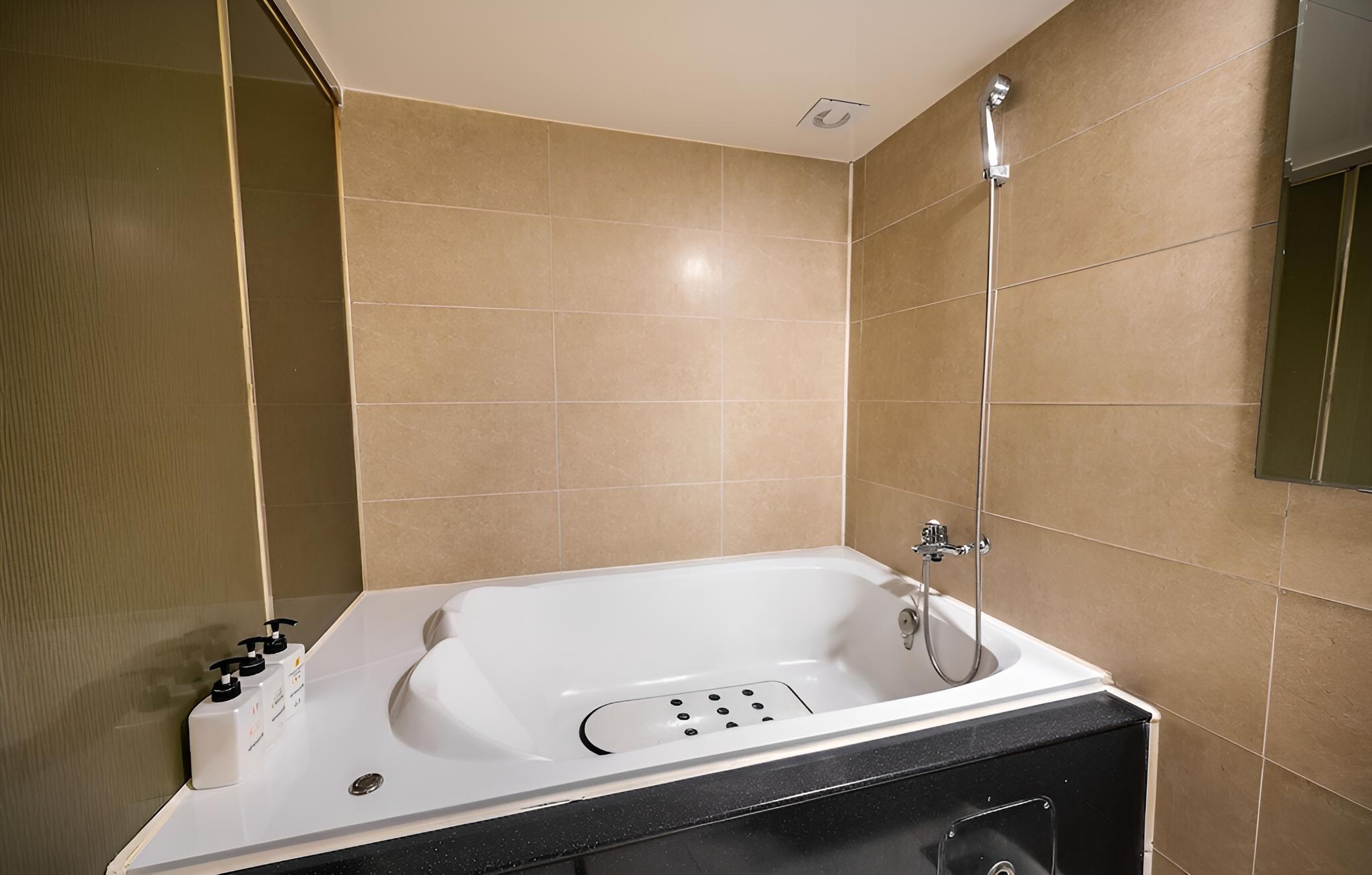 Sadang Charis Hotel view 4
