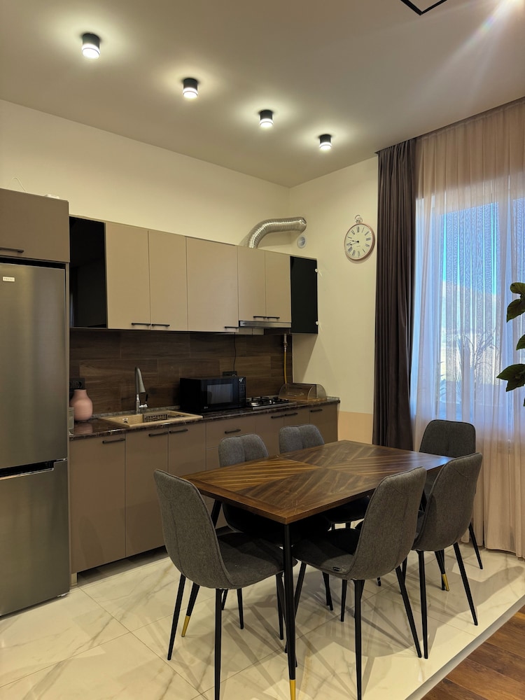 Aparan Guest House
