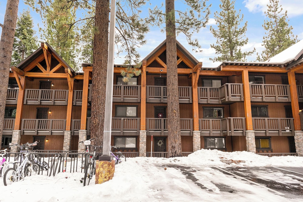 Sierra Pines Retreat Sleeps 6!