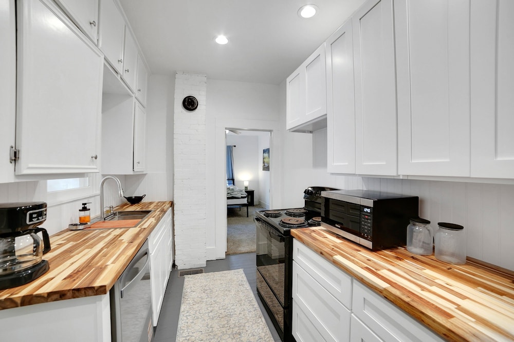 Magnolia House Walk To Festival Park 3 Bedroom Home