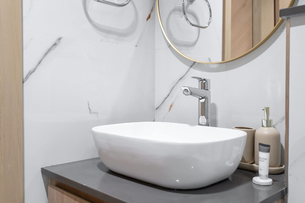 Peaceful Studio Flat That Sleeps 2 in Jumeirah Village Circle