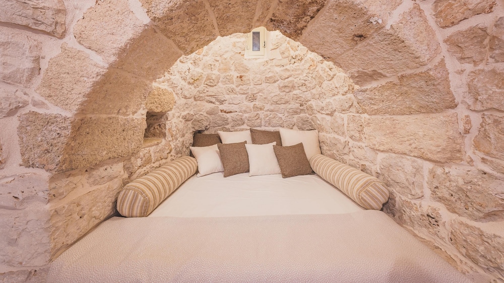 Trulli Biancapetra 8 2 Emma Villas