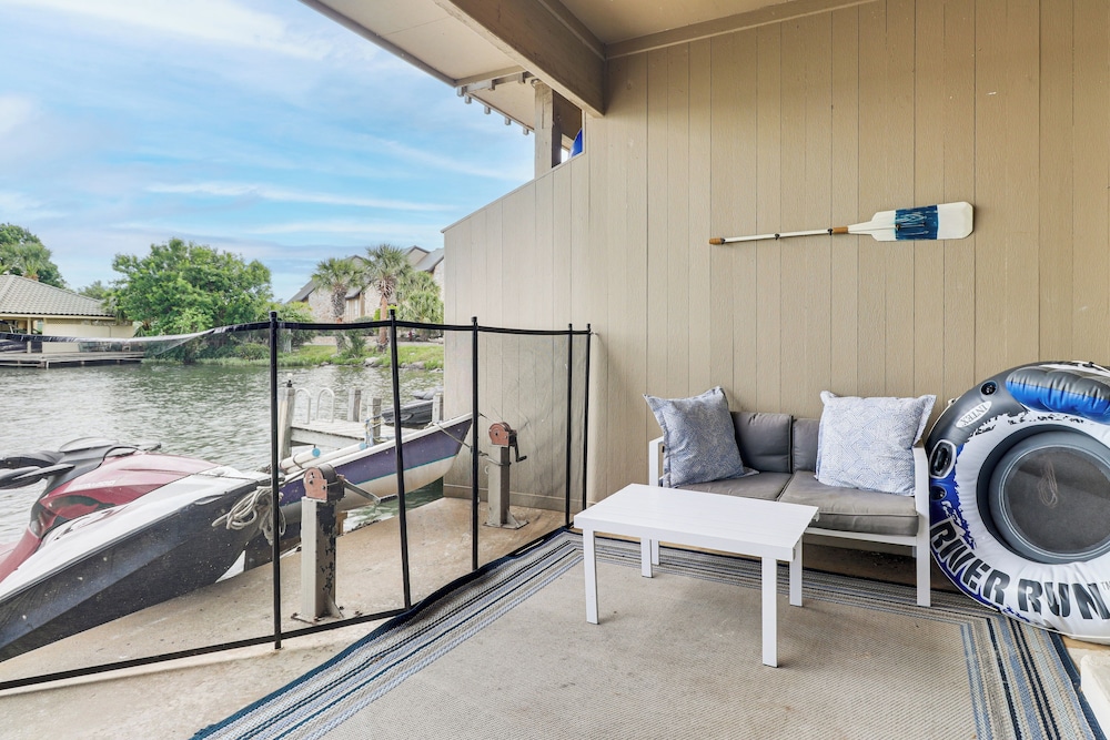 Private Boat Dock: Horseshoe Bay Lakefront Retreat