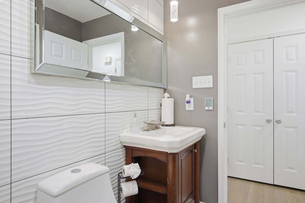 Stylish Hot Tub Retreat With Ping Pong 3 Bedroom Home