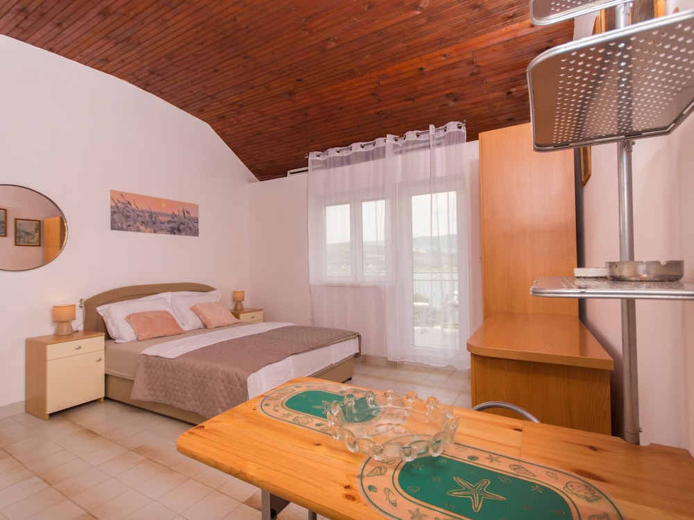 Quaint Holiday Home in Mastrinka With Balcony view 4