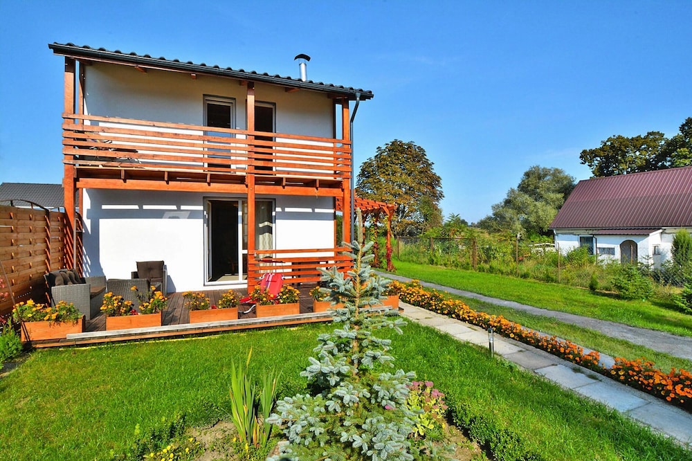 Holiday House With Garden in Dabrowica