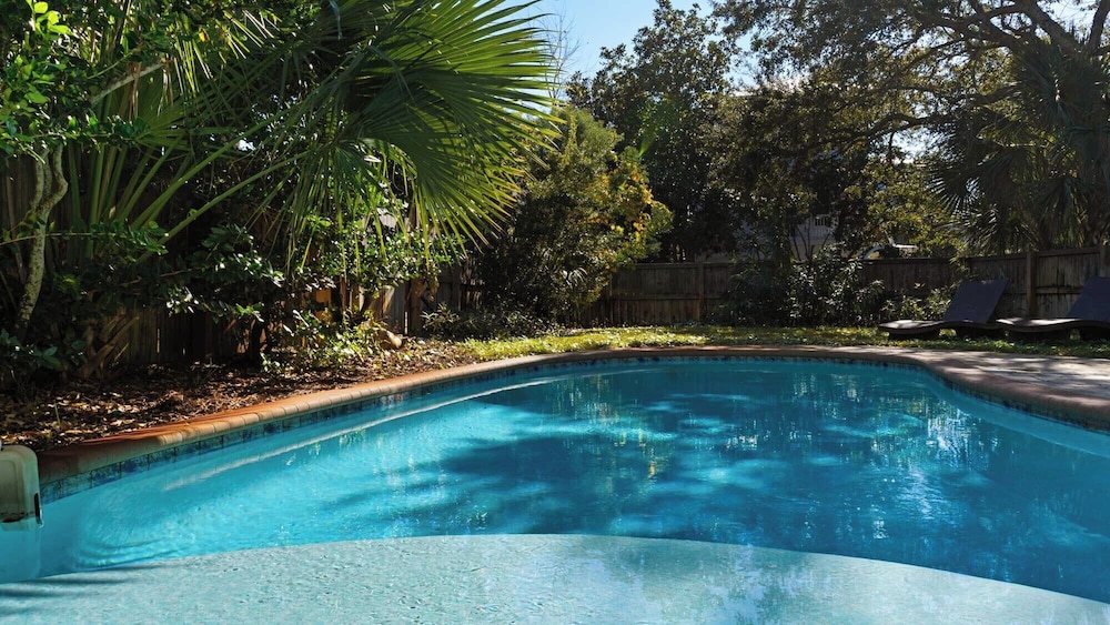 Your Ideal Beach Getaway With Private Pool, Game Room and Close to Beach!