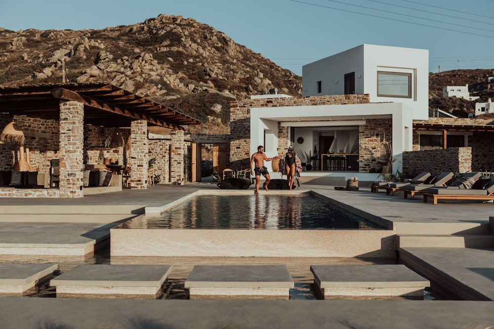 Villa Anamnisis With 5 Bedrooms and 5 5 Bathrooms