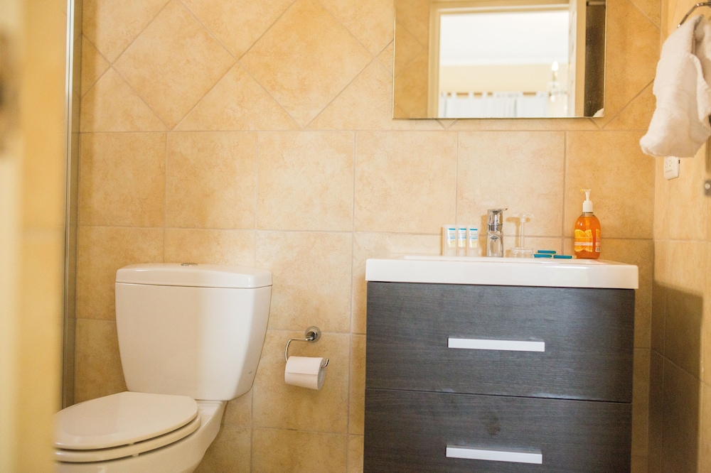 Gold Coast Luxurious and Stylish Condo