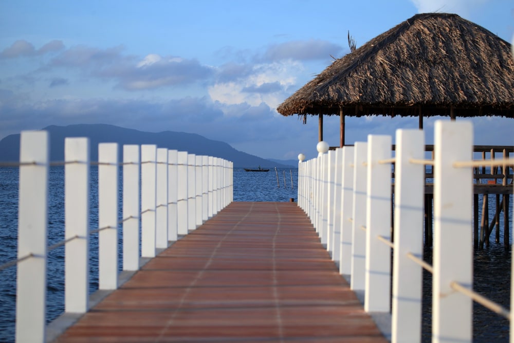 Nataya Roundhouse Coral Bay Resort and Spa
