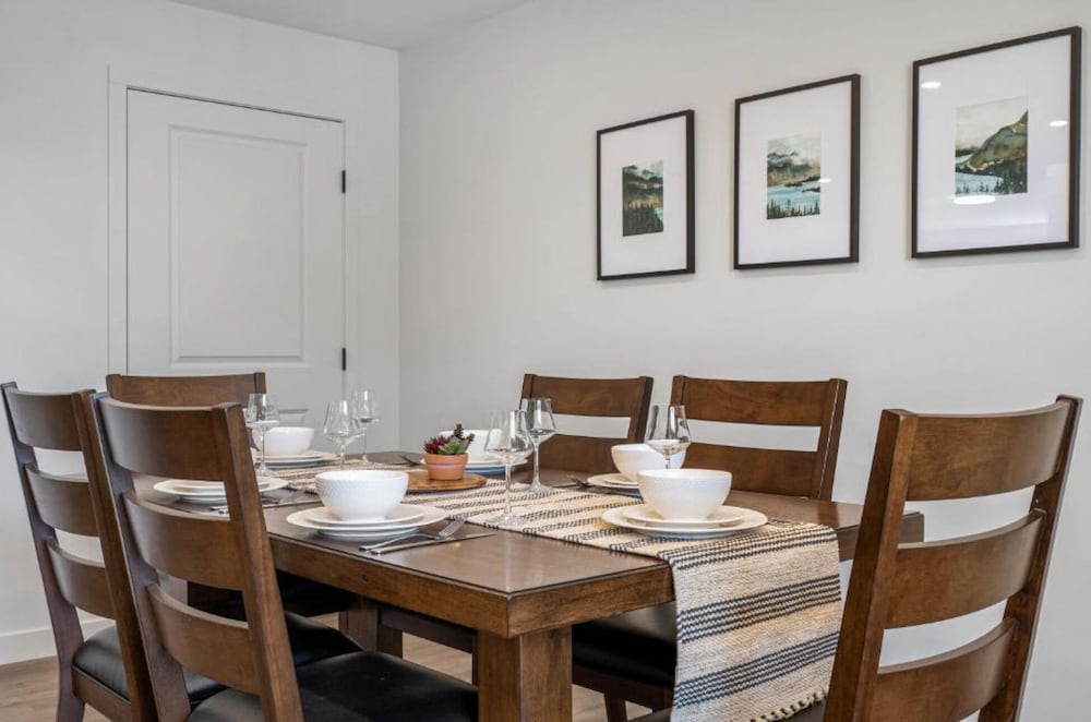 Castle View No Service Fees Kitchen 55 TV