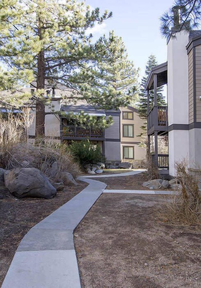 Hotel Sherwin Villas #63 - Private Deck & Near Lakes - Image 1