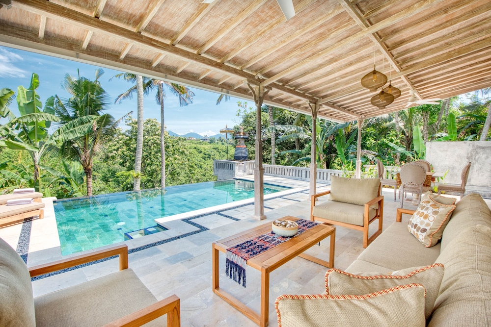 Lebah Villas