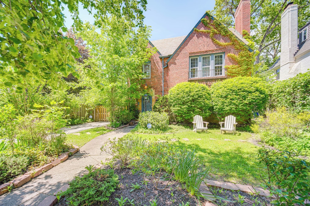 9 Mi to Cleveland: Home Near Hospitals & Colleges
